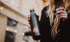 Butelka z personalizacją – sprytny pomysł na upominek