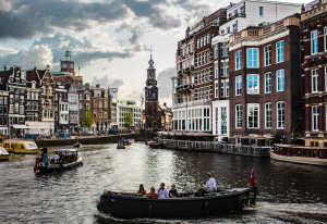 ograniczenia dla turystów w Amsterdamie